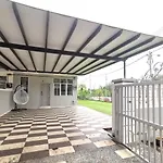 Maco Home Premium Suite Corner At Mount Austin Taman Daya