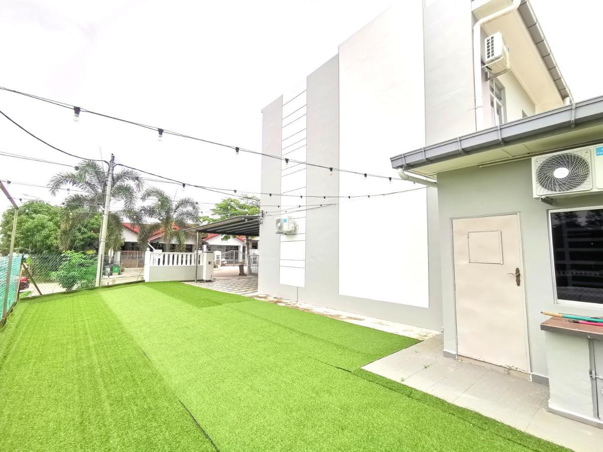 Maco Premium Corner At Mount Austin Taman Daya