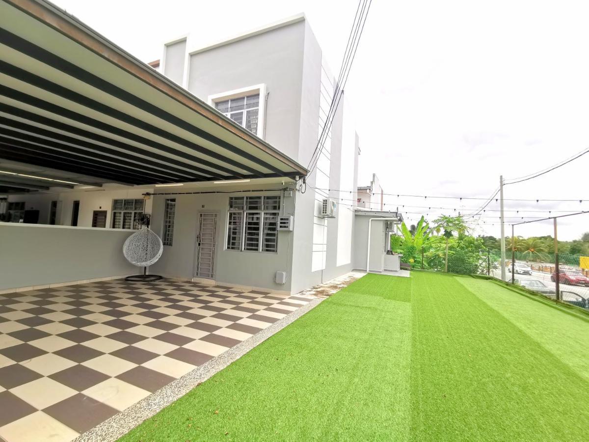 Maco Premium Corner At Mount Austin Taman Daya Holiday home *