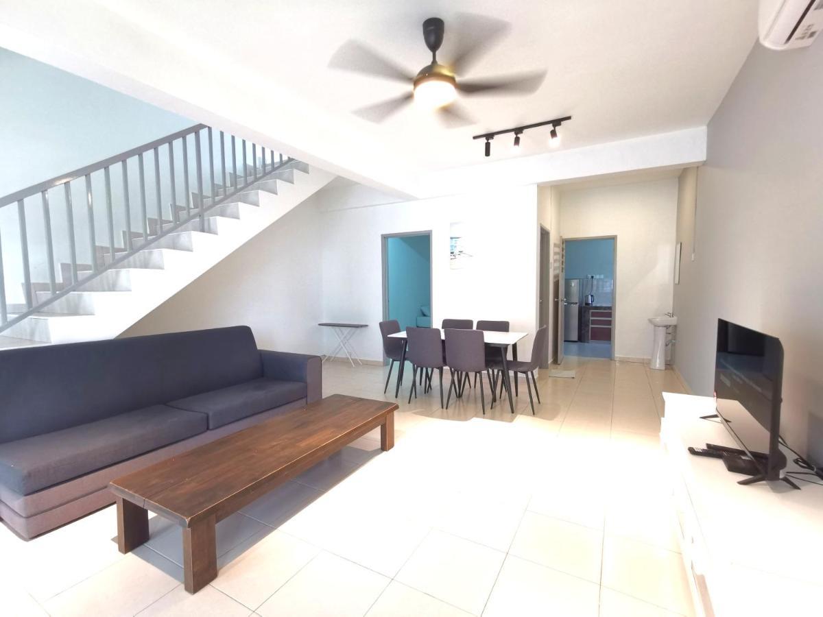 Maco Premium Corner At Mount Austin Taman Daya Holiday home Johor Bahru